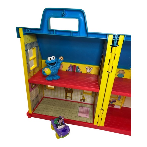 Vintage 1980's Jim Henson Sesame Street Carry Along Dollhouse 10" & 2 Figures - Picture 7 of 11